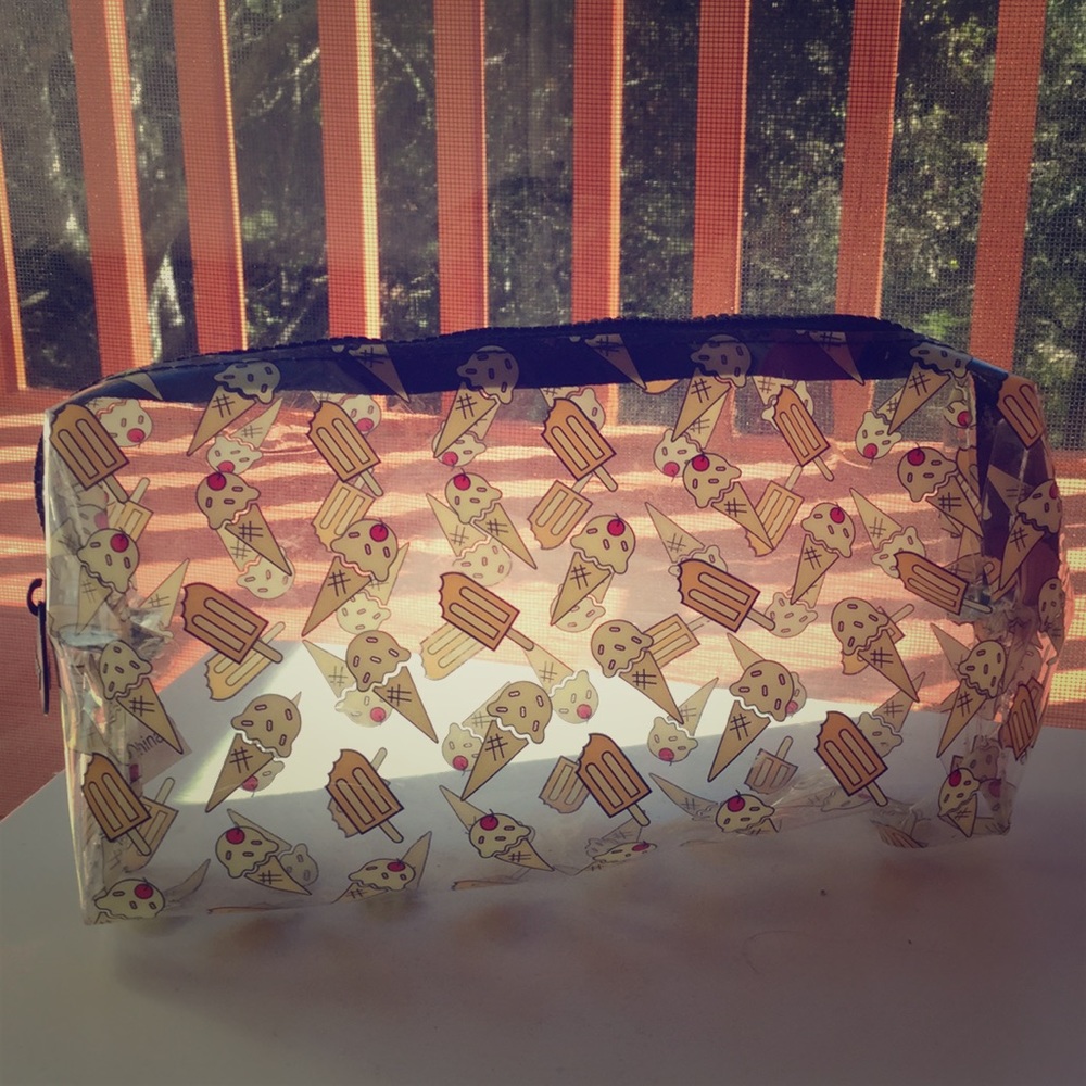 ⭐️One of a kind clear ice cream toiletry bag😍😍